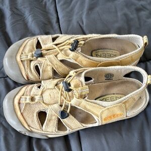 Keen Pale Yellow Outdoor Sandals with Dark Highlights